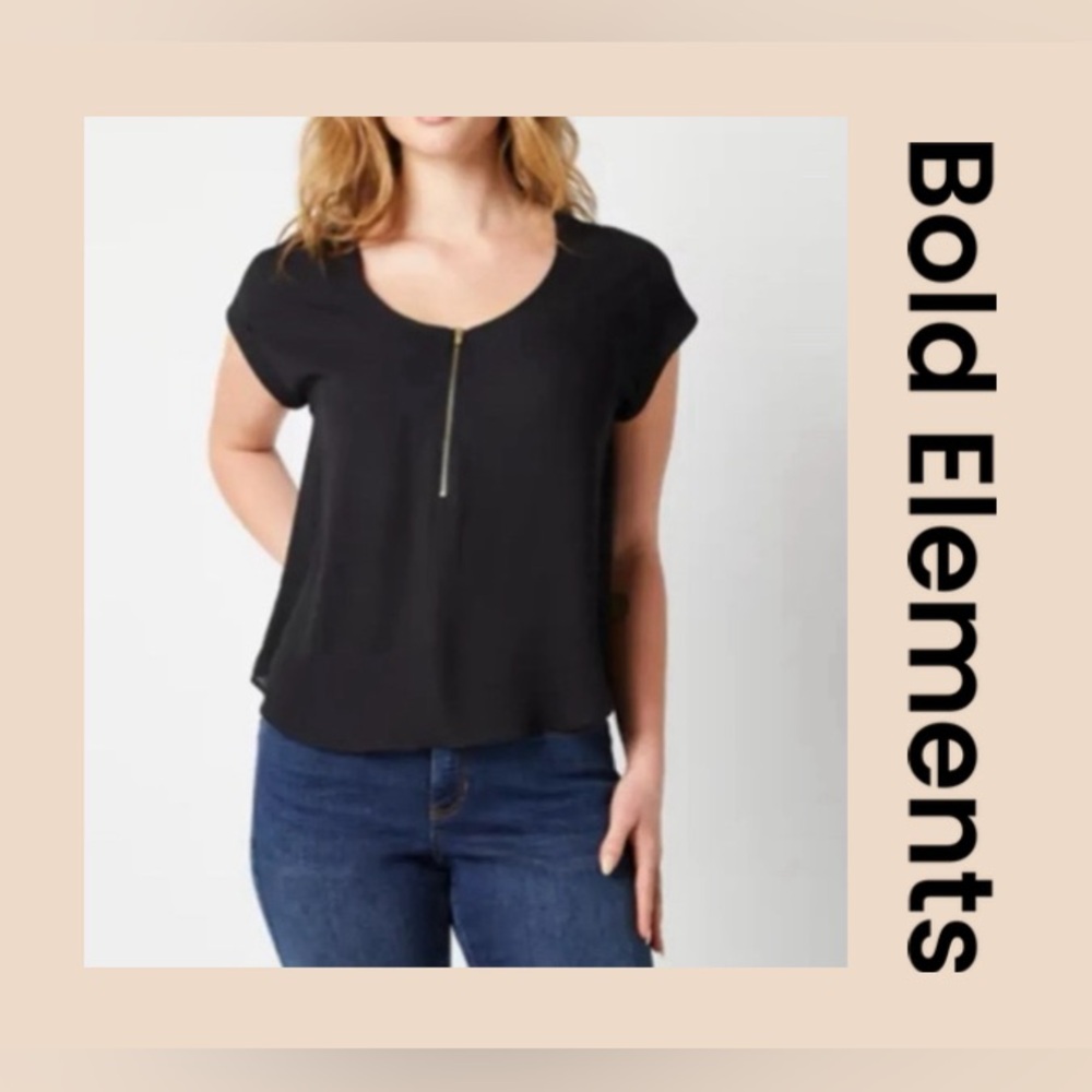 Women’s Short Sleeve Front Zip Blouse Size Medium NWT
